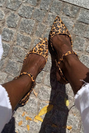 POINTED BALLET FLATS WITH STRAP