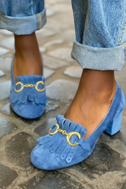 DECOLLETE WITH FRINGE DETAIL AND GOLD BUCKLE