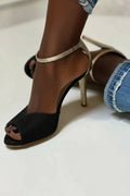 ELEGANT SANDAL WITH METALLIC BRACELET