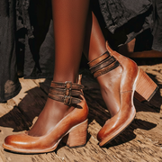 SHORT HEEL SHOES WITH STRAPS