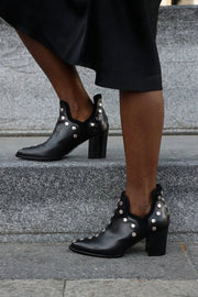 Sailor™ | Studded Wide-Heel Boots
