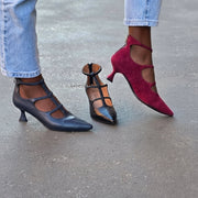 DECOLLETE WITH STRAPS AND LOW HEEL